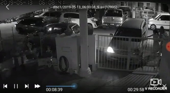 Car Thieves Ambush & Hijack Klang Woman's Vehicle As She Was Exiting House with Daughter - WORLD OF BUZZ 3