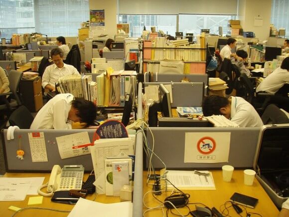 Experts: Bosses Should Encourage Employees to Take Leave When They Need It - WORLD OF BUZZ 3