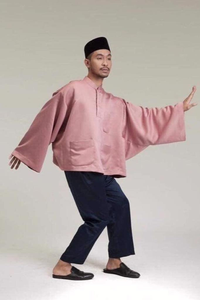 Hide Your Bloated Belly After A Raya Feast With This Baju Melayu - WORLD OF BUZZ 4