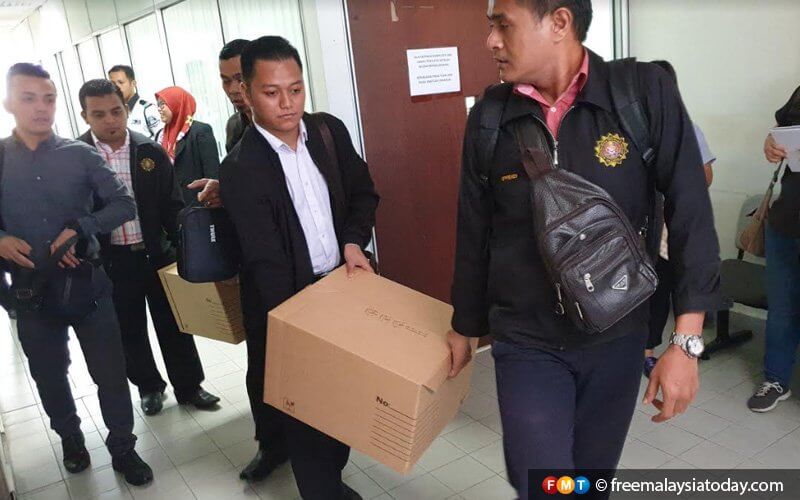 Jpj Officer Faces 660 Years In Jail For Lorry Driver Protection Bribes, 8 Others Face Similar Charges - World Of Buzz 2