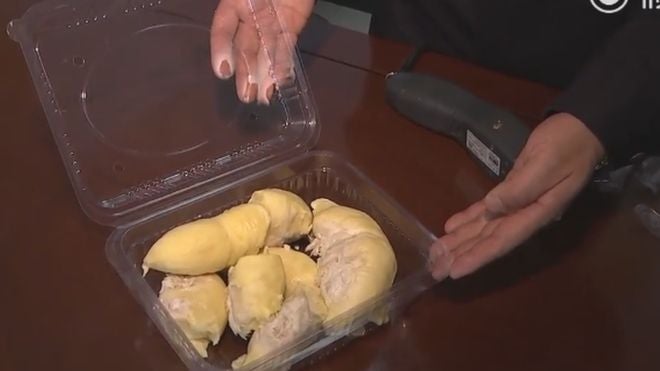 Man Suspected Of Drunk Driving After Failing Breathalyser, Turns Out He Was Just Eating Durian - World Of Buzz 3
