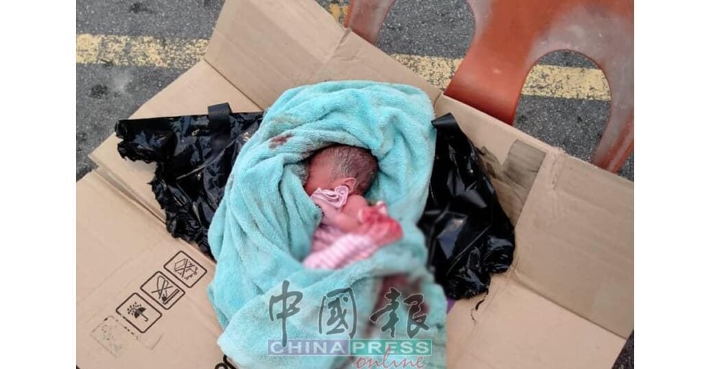 A Dog Found an Abandoned Newborn Baby in an Ampang Rubbish Bin and ...