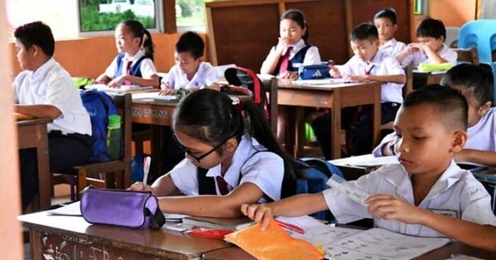 Starting 2020, Primary Schools in Sarawak Will Begin Teaching Maths & Science in English - WORLD OF BUZZ 1