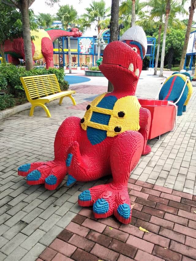 T-rex Statue Allegedly Located in Legoland Malaysia Goes Viral For Its Interesting Pose - WORLD OF BUZZ 3