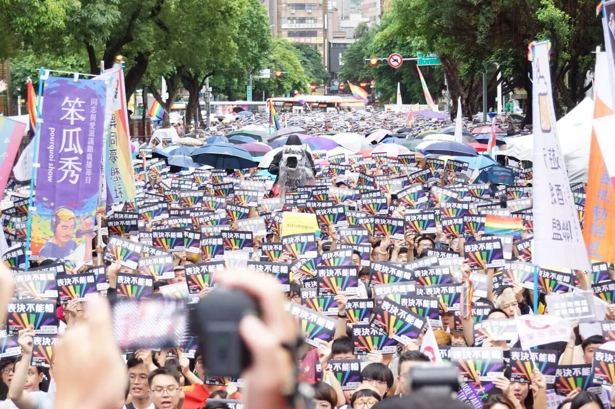 Taiwan Gay Marriage! Love Won! - World Of Buzz 2
