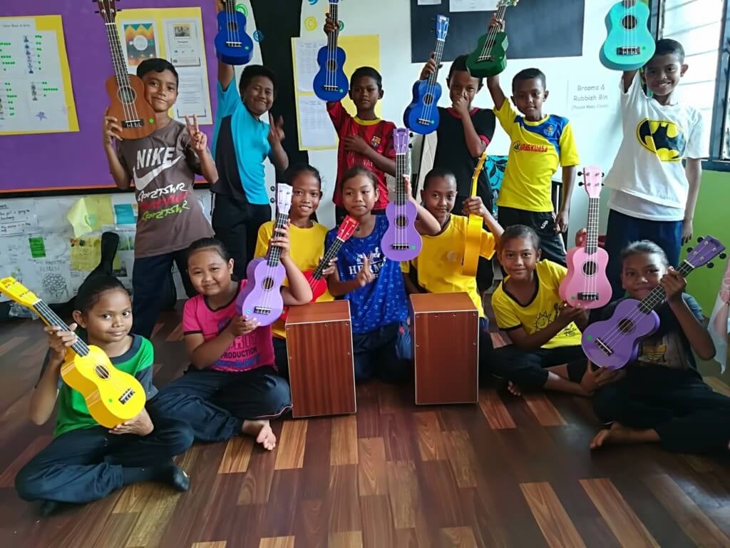 Teacher's Dedication Towards Teaching Orang Asli Inspires All Of Us To Word Harder - World Of Buzz 3
