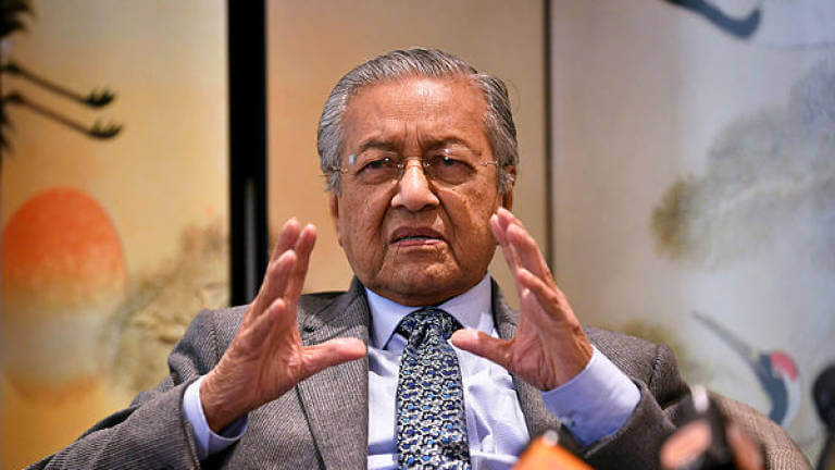 Tun Mahathir Calls TMJ a "Little Boy" & "Stupid" During Press Conference - WORLD OF BUZZ 1