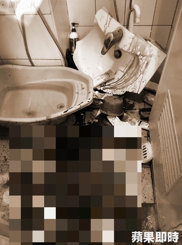 10yo Boy Seriously Injured & Severs 8 Nerves After Toilet Sink He Was Pressing On Suddenly Fell Off - WORLD OF BUZZ
