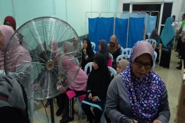 110 Malaysian College Students Rushed to Hospital Due To Food Poisoning - WORLD OF BUZZ