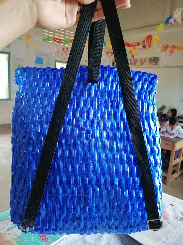 Father Can't Afford to Buy His Son A School Bag, So He Made One Using Only Raffia String - WORLD OF BUZZ 3