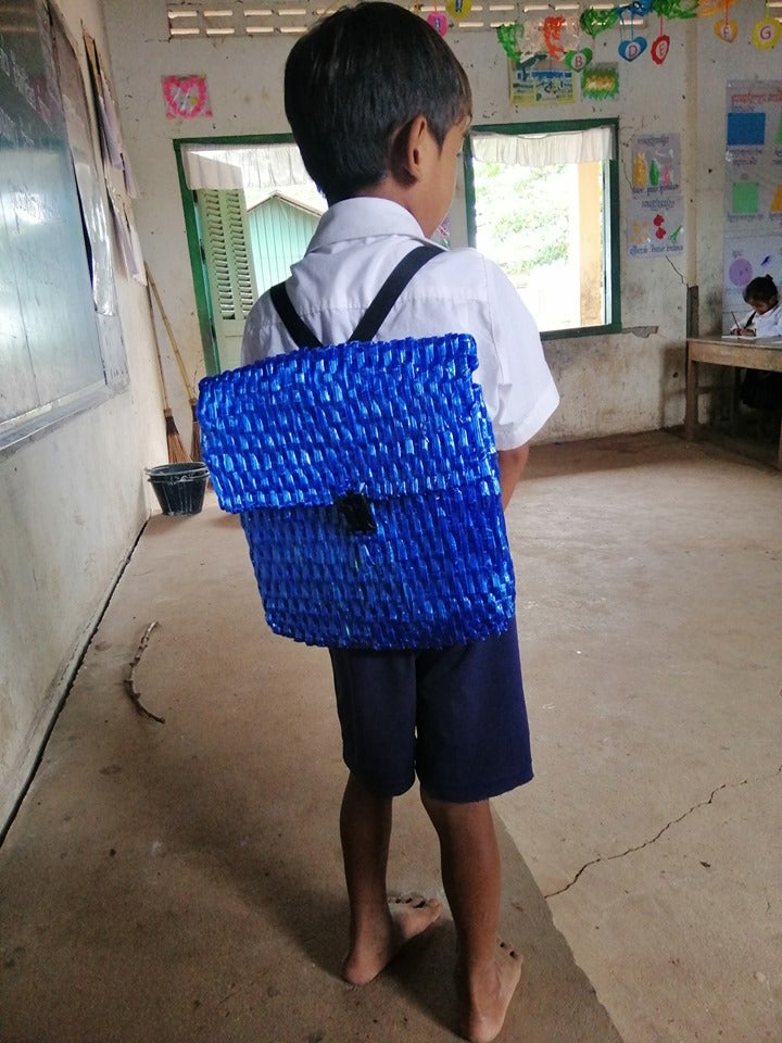 Father Can't Afford to Buy His Son A School Bag, So He Made One Using Only Raffia String - WORLD OF BUZZ 4