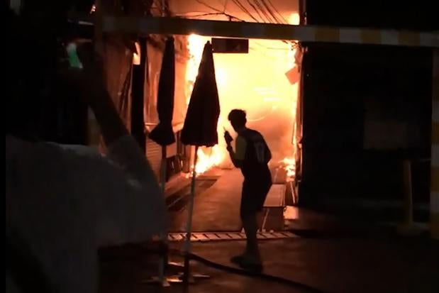 Fire Destroys Over 100 Shops At Chatuchak Market, Likely Caused By Transformer Blast - World Of Buzz