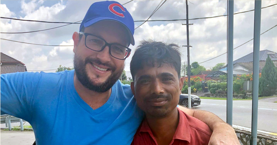 Honest Rohingya Refugee Finds Lost Phone & Wallet and Returns Them to Owner In KL - WORLD OF BUZZ