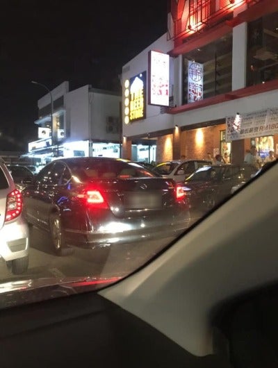 Malaysian Man Brutally Beats Another Guy At Cheras C180 Allegedly Due To Road Accident - World Of Buzz 1
