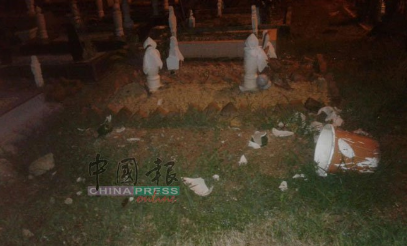 Melaka Islamic Cemetery Was Vandalised and Set On Fire, - WORLD OF BUZZ 1