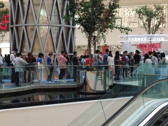 Scalpers Are Selling White Rabbit Bubble Tea At Rm289 Due To 4-Hour Queue At Pop-Up Store - World Of Buzz
