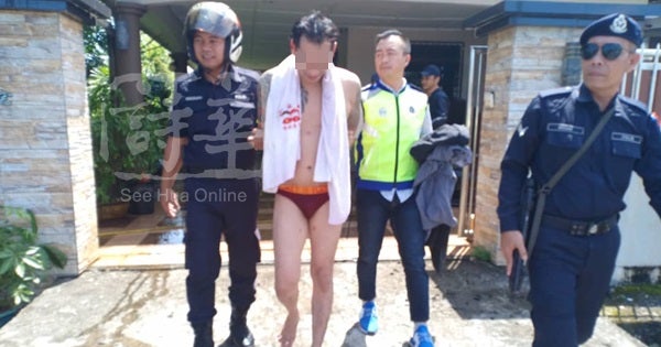 Sibu Man Wears Only Underwear, Roams On The Street and Whacks Cars with Bare Hands - WORLD OF BUZZ