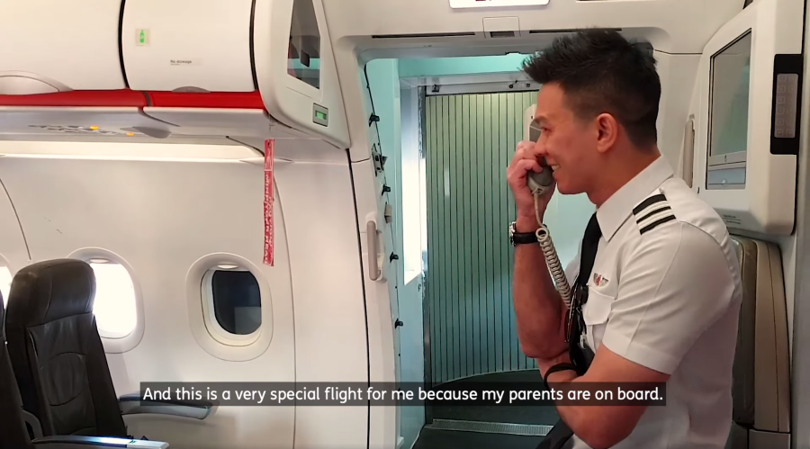 Singapore Pilot Arranges Flight to Surprise Parents Who Are On Board - WORLD OF BUZZ 2