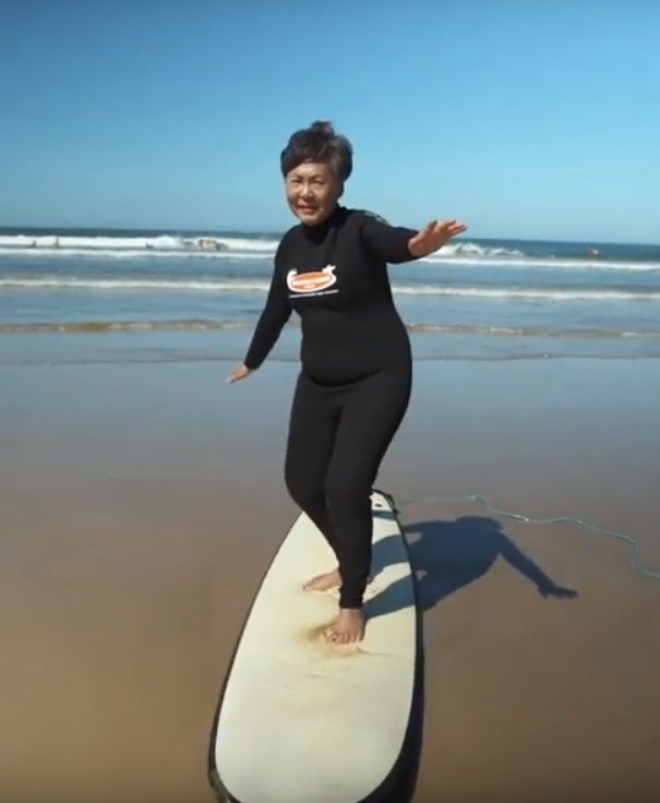 [Test] Watch: This Video of an Ah Ma Surfing in Melbourne is 'Making Waves' Across Social Media! - WORLD OF BUZZ 5