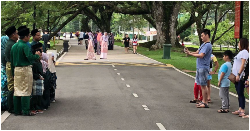 This Heartwarming Raya Image Went Viral & Inspired Malaysians to Share Their Stories of Unity - WORLD OF BUZZ