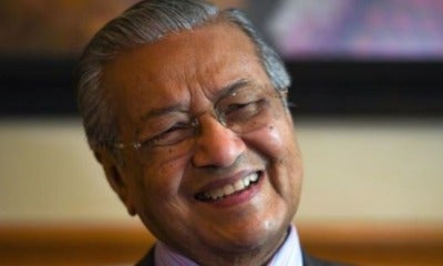 Tun M: &Quot;Maybe One Day, You Will Even See Me In An Explicit Photo&Quot; - World Of Buzz 3
