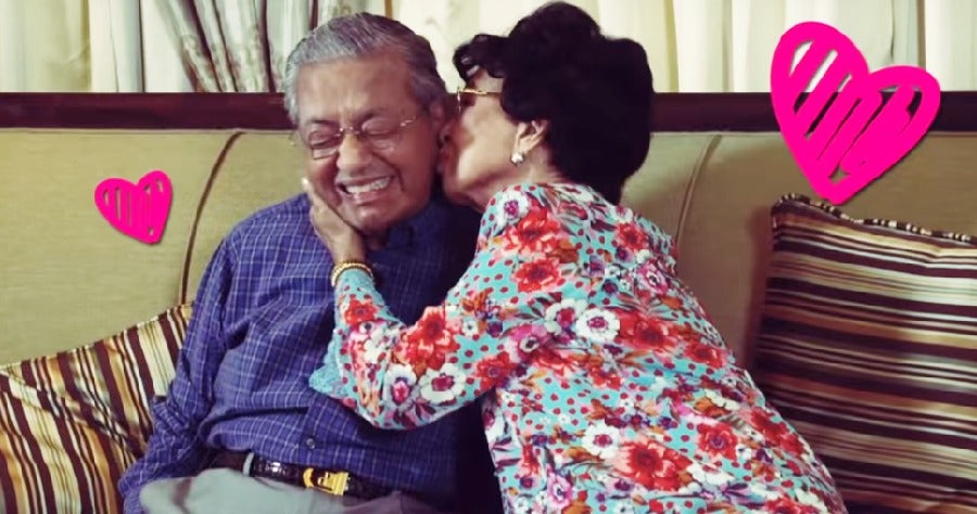 tun mahathir and tun siti shares sweet kiss during birthday interview with msian teen star world of buzz