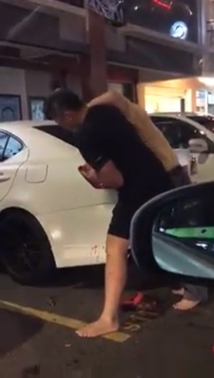 Watch: Two Men Get Into Brutal Fight At Cheras C180 Allegedly Due To Road Accident - World Of Buzz 2