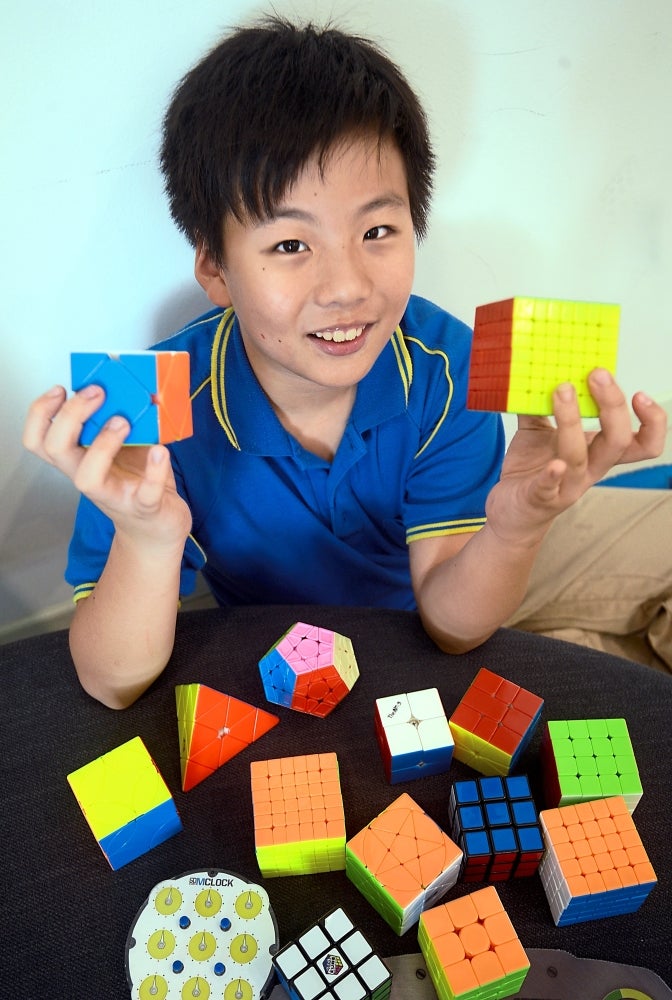 11yo M'sian Boy Is The 2nd Fastest in The World for Solving a Rubik's Cube Using Only His Feet! - WORLD OF BUZZ 1