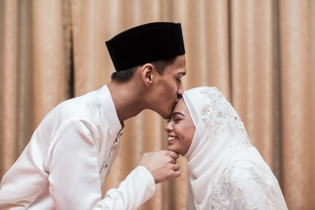 4 Just-Married Malaysian Couples Share What Guests Should REALLY Gift Them - WORLD OF BUZZ 16