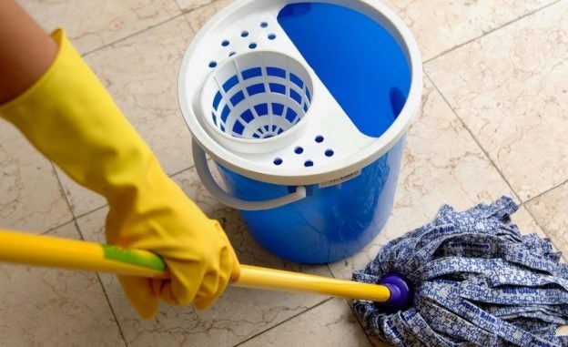 Housewives Reminded That Detergent Mixed With Floor Cleaning Liquid Can Produce Harmful Poisonous Gas - WORLD OF BUZZ 1