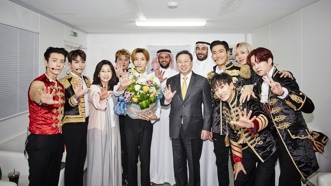 K-pop Band Super Junior Received Saudi OIL as a Gift from Saudi Arabian Fans - WORLD OF BUZZ 6