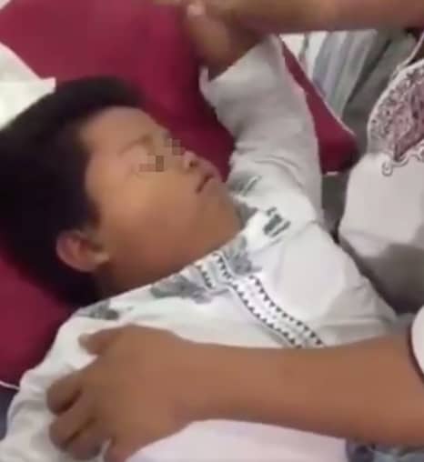 Kid Trolls People Around Him By Pretending To Pass Out During His Circumcision - WORLD OF BUZZ 2