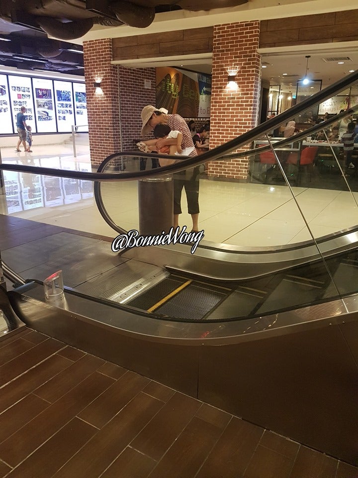 Malaysian Grossed Out By Aunty Asking Child to Pee Inside KK Mall Rubbish Bin - WORLD OF BUZZ