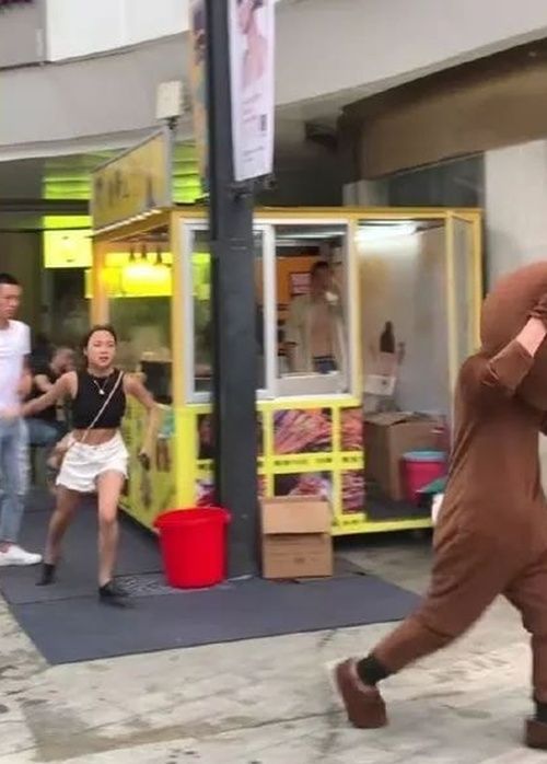 Man Travels 2,400km & Wears Bear Costume to Surprise GF, Sees Her in Another Guy's Arms Instead - WORLD OF BUZZ 2