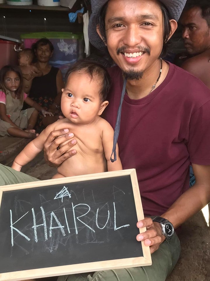 Meet The M'sian Man Making An Effort To Teach Bajau Laut Children - WORLD OF BUZZ