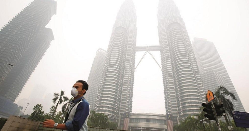 MET Malaysia: Forest Fires in Indonesia to Cause Haze in Parts Of M'sia For The Next 7 Days - WORLD OF BUZZ 2