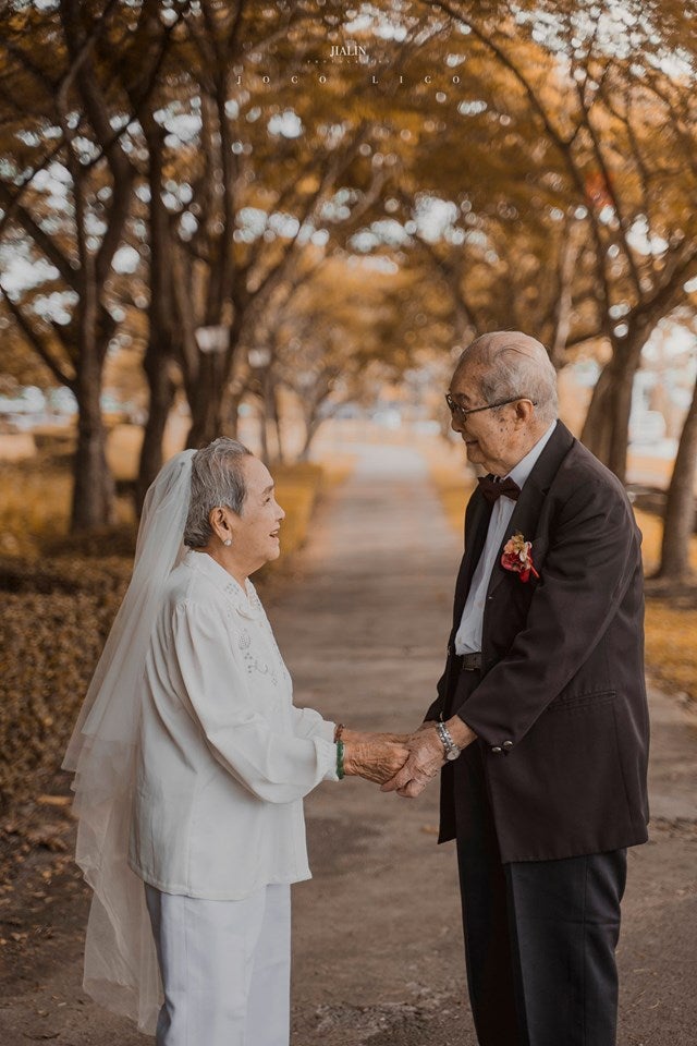 M'sian Couple in Their 90s Has First-Ever Wedding Photoshoot After 66 Years of Marriage & We're Crying - WORLD OF BUZZ 1