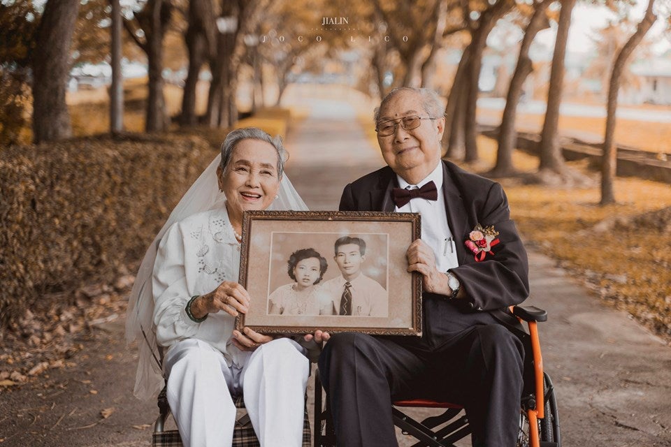 M'sian Couple in Their 90s Has First Wedding Photoshoot After 66 Years of Marriage & We're Crying - WORLD OF BUZZ 4