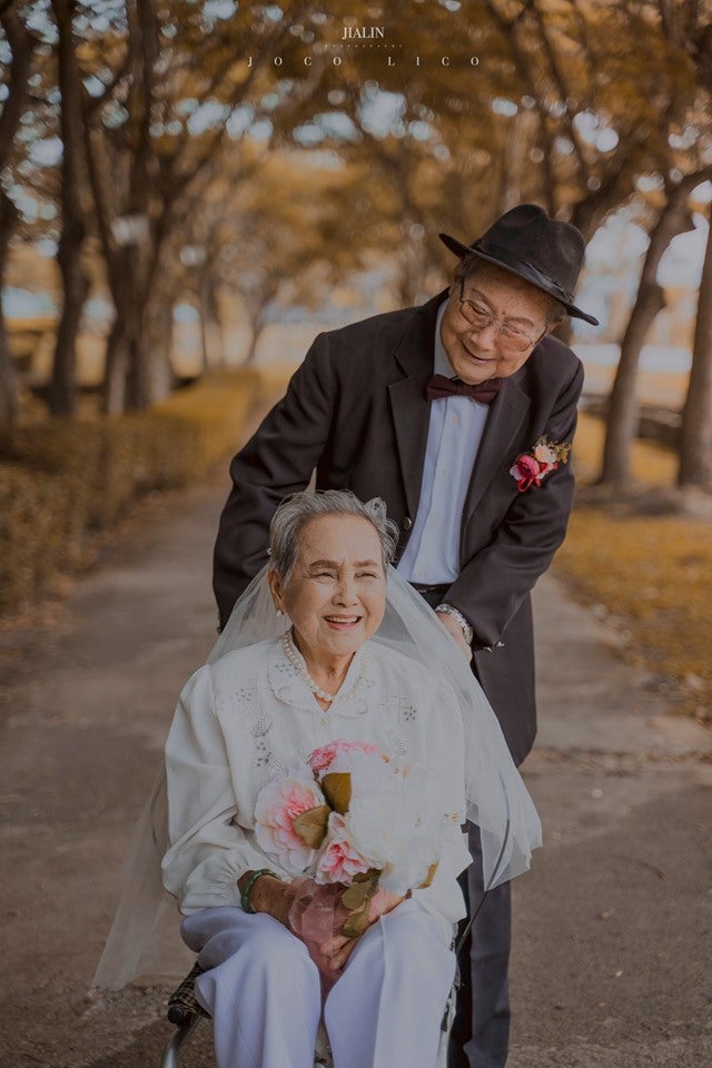 M'sian Couple in Their 90s Has First Wedding Photoshoot After 66 Years of Marriage & We're Crying - WORLD OF BUZZ