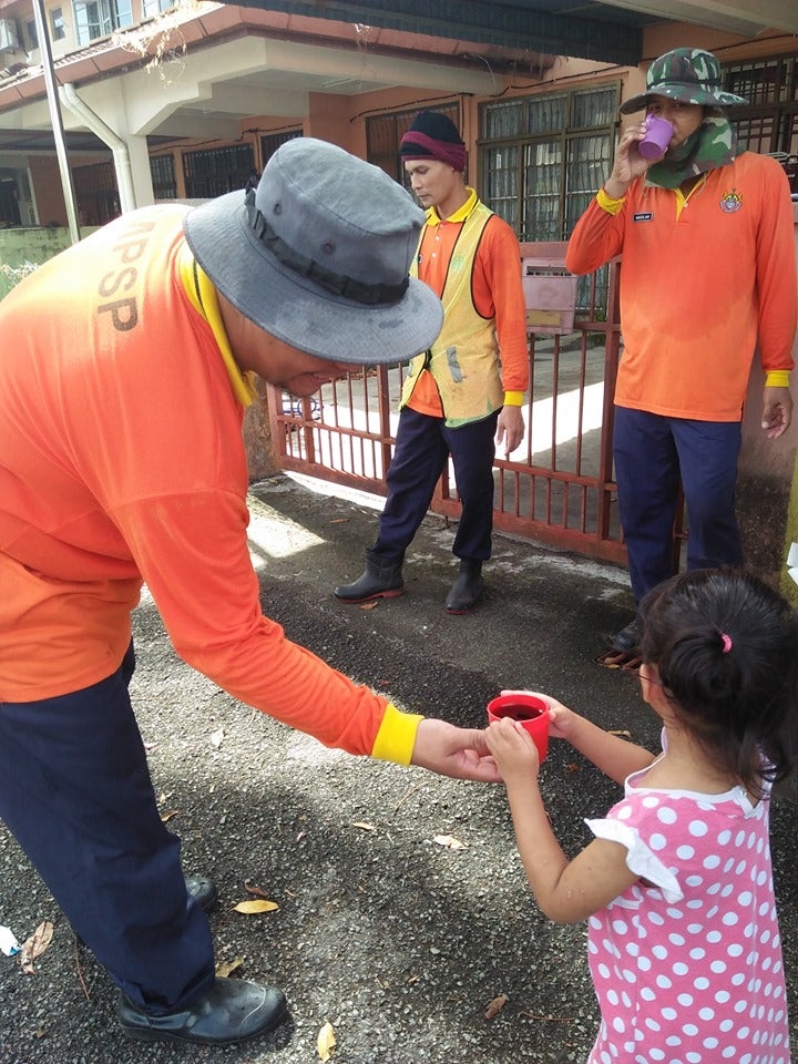 M'sian Kids Shows Their Gratitude To Our Unsung Heroes - World Of Buzz