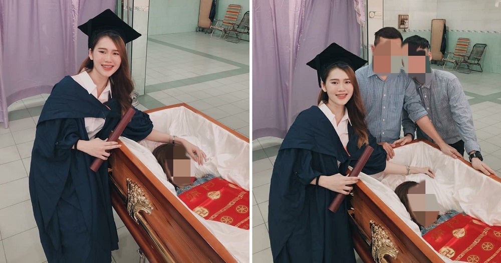 M'sian Woman Takes Tearful Family Portrait In Graduation Robe With Deceased Mother - WORLD OF BUZZ 1