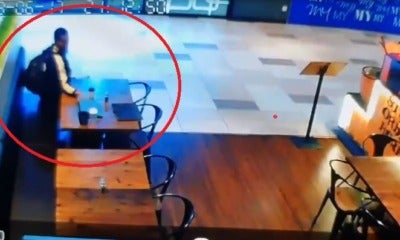 Netizens Say Doctor Deserved To Have His Laptop Stolen After Leaving It Unattended At Cheras Mall - World Of Buzz