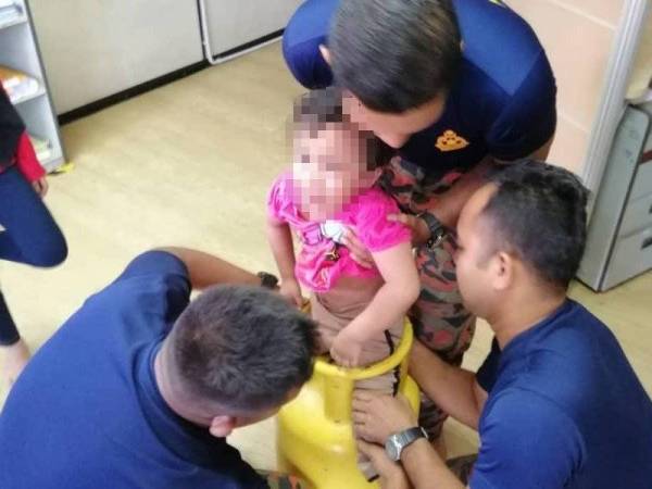 Our Abang Bomba Saves Little Girl Stuck On A Kitchen Gas Tank - World Of Buzz 1