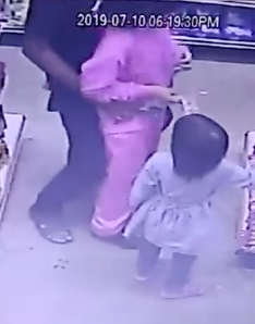 Pedophile Recorded Harassing Little Girl At A Convenience Store - WORLD OF BUZZ 2