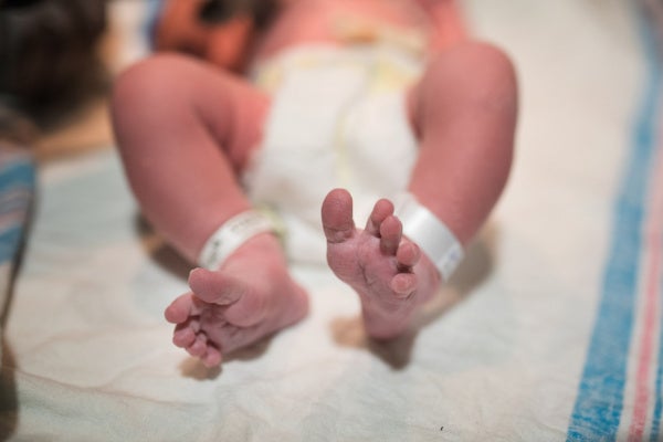 picture of newborn feet in the hospital by Kellie Bieser e1564542869493