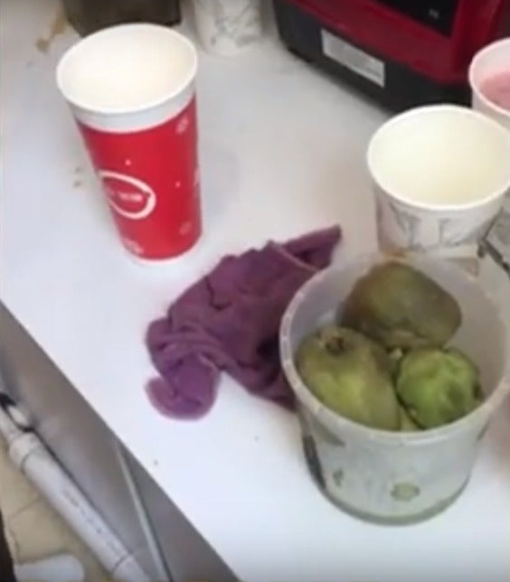 Popular Bubble Tea Chain Exposed For Using Rotten Fruit For Drinks &Amp; Unhygienic Practices - World Of Buzz 2
