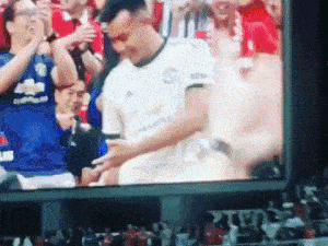 Singapore Lady Proposes to Boyfriend During Football Match, He Said Yes! - WORLD OF BUZZ 1