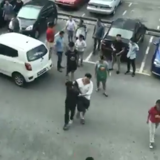 Snatch Thief Caught, Beaten Up By The Public In Sarawak Before Handed To The Police - World Of Buzz 6