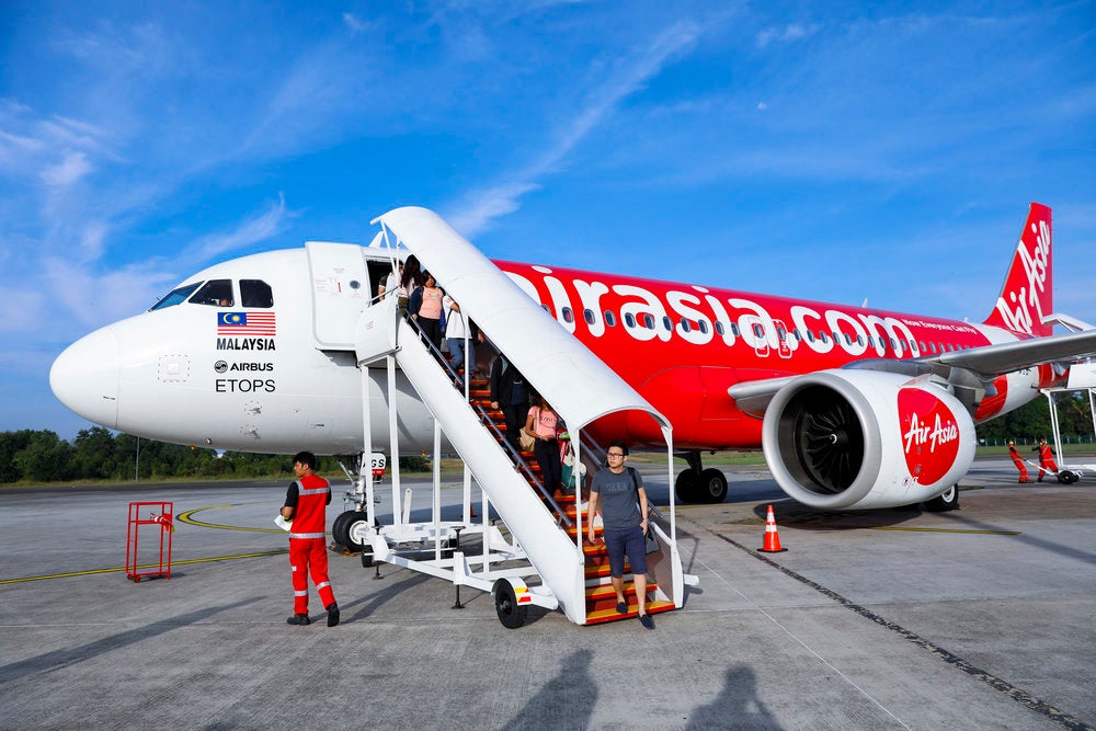 Starting October, AirAsia Announces That They Will Remove Processing Fees for Flight Tickets - WORLD OF BUZZ