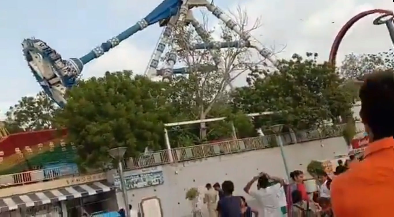 Theme Park's Popular Swing Ride Shockingly Snaps In Mid-Air, Kills 2 People & Critically Injures 29 - WORLD OF BUZZ
